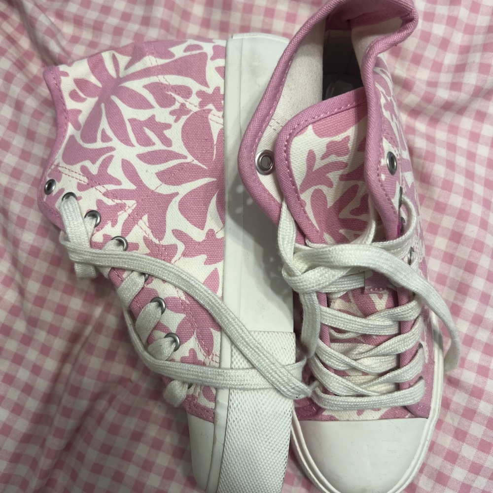 American Eagle Outfitters Pink and White Sneakers Classic Low-Top
